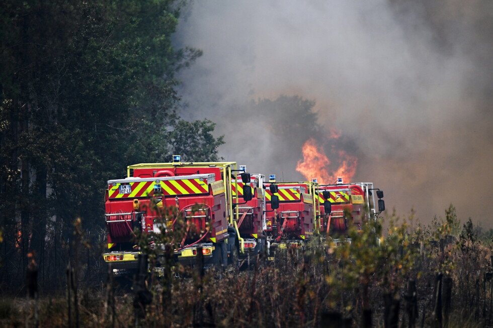 macron-holds-crisis-meeting-as-wildfires-rage-in-france