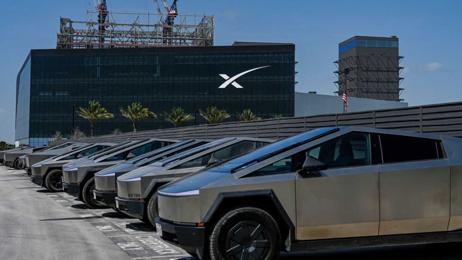 spacex-has-now-lost-the-equivalent-of-a-full-tesla-in-market-capitalization