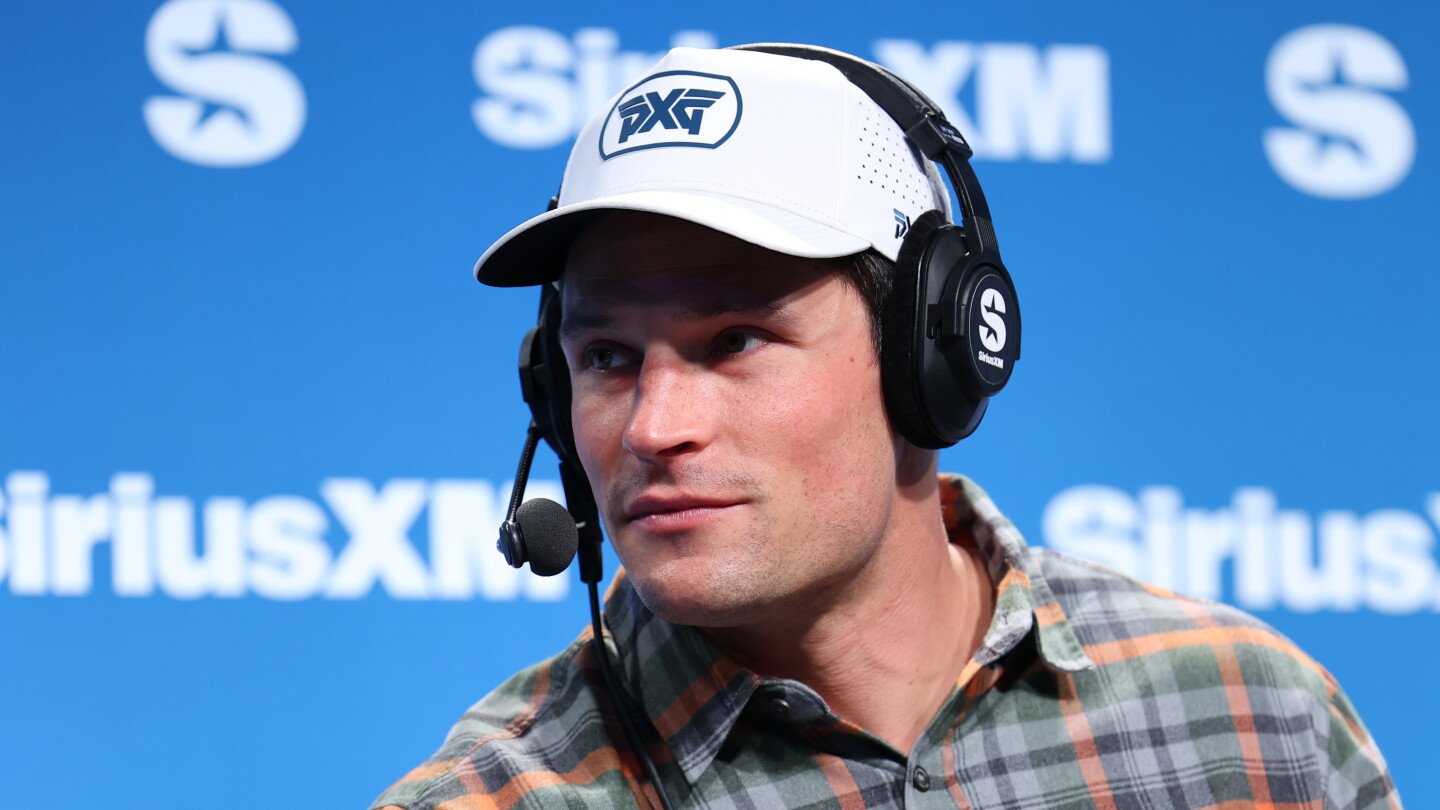 report:-luke-kuechly-will-be-netflix’s-no.-1-game-analyst