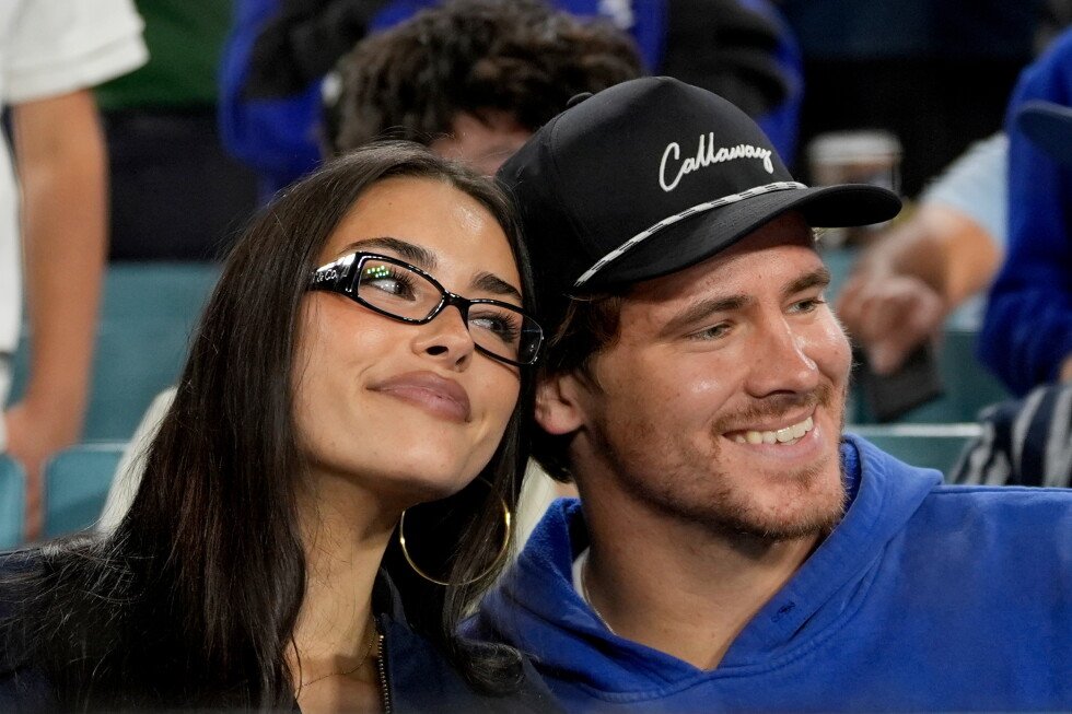 los-angeles-chargers-qb-justin-herbert-gets-engaged-to-madison-beer