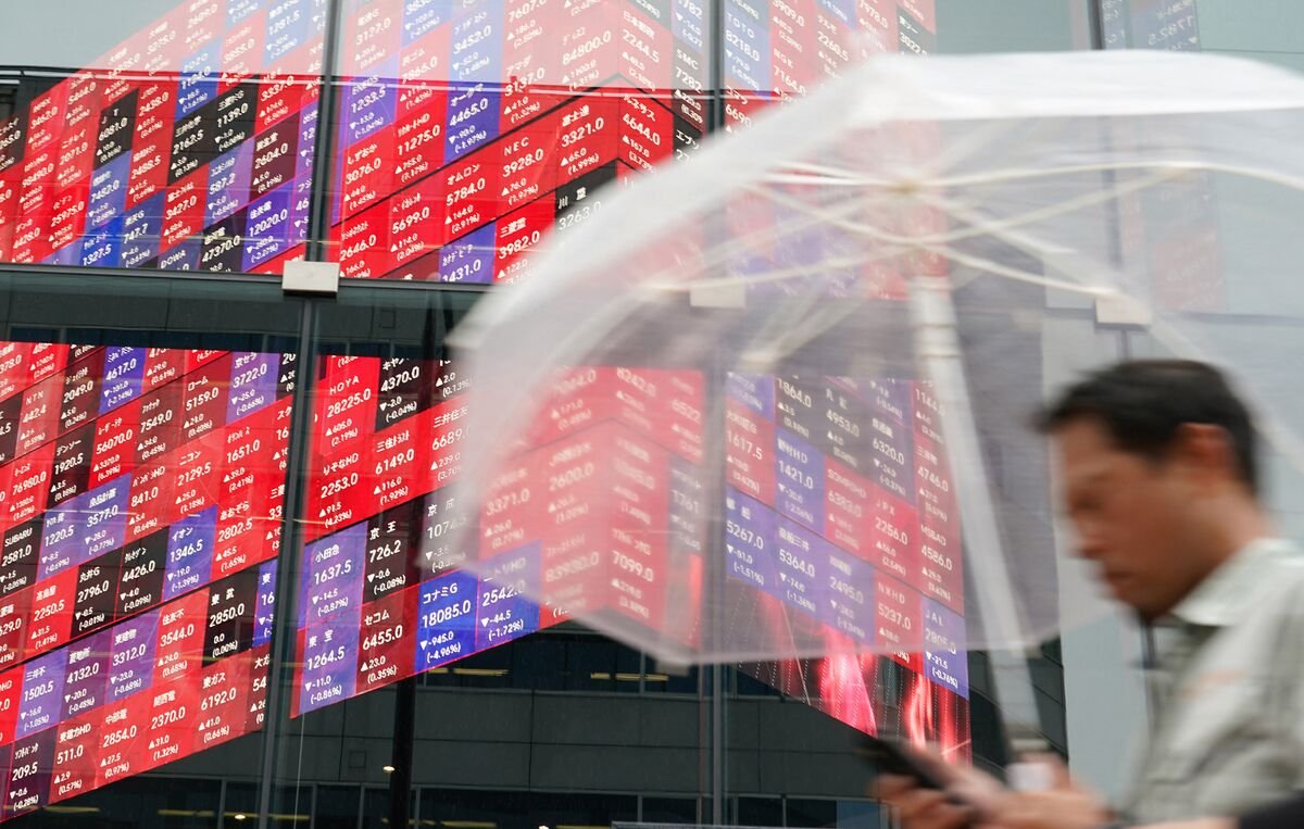 asian-stocks-eye-gains-as-oil-offsets-chip-selloff:-markets-wrap