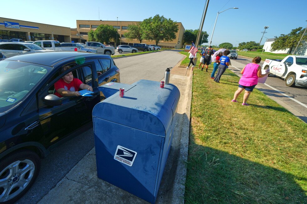 federal-court-panel-declines-to-block-trump’s-mail-ballot-order