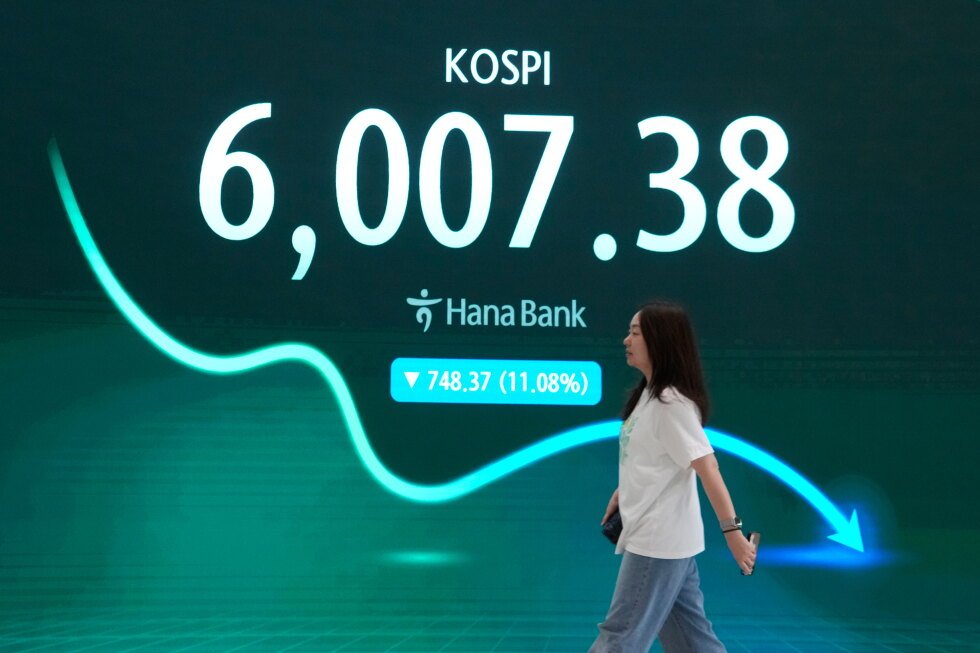 south-korea’s-kospi-share-index-falls-nearly-7%,-as-investors-dump-more-ai-related-stocks