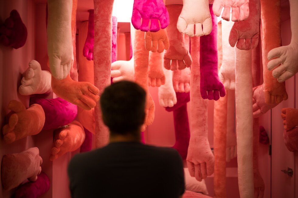 artists-turn-los-angeles-hospital-into-show-about-emotions