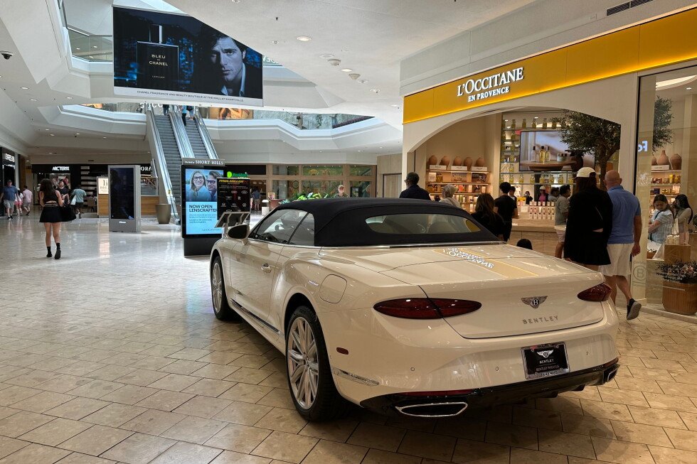 the-iconic-american-shopping-mall-isn’t-what-it-used-to-be