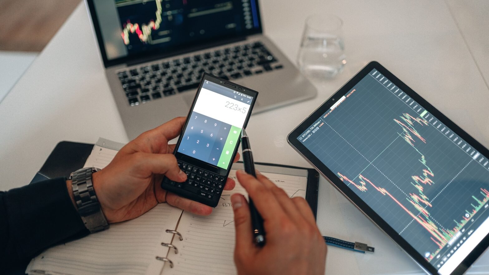 hybrid-etfs-explained:-can-they-help-you-beat-stock-market-volatility?