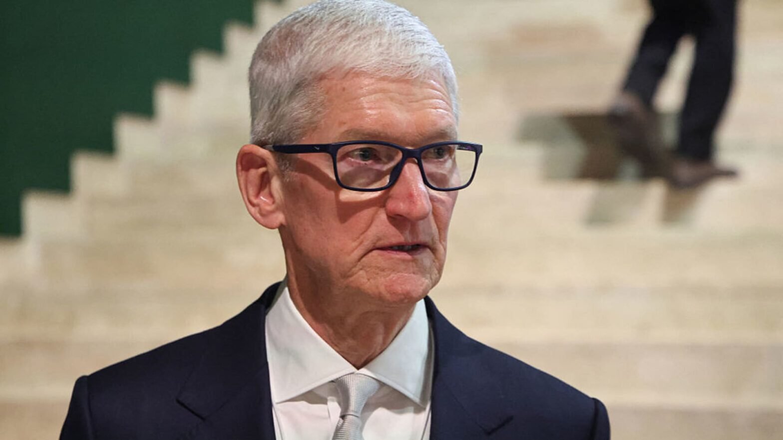 apple-and-amazon-report-after-the-bell.-here’s-what-the-options-market-is-saying