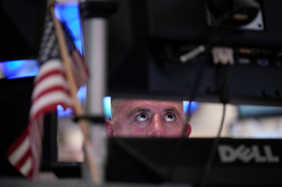 oil-prices-slip-and-asian-shares-mostly-fall-as-chipmakers-extend-losses