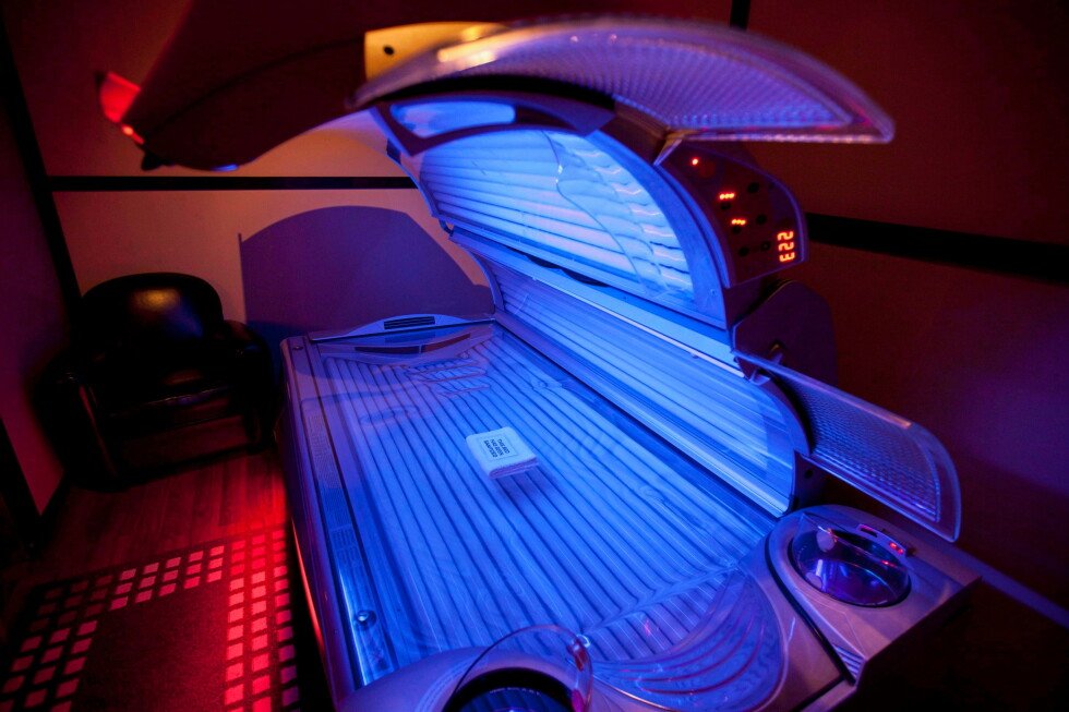 what-teens-and-parents-should-know-as-tanning-gets-hot-again