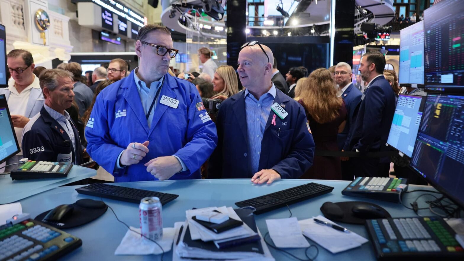 nasdaq-futures-rise-after-strong-rebound-on-wall-street,-amazon-surges-after-earnings:-live-updates