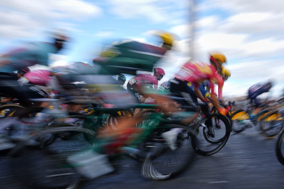 a-slow-shutter-captures-the-tour-de-france-at-full-speed