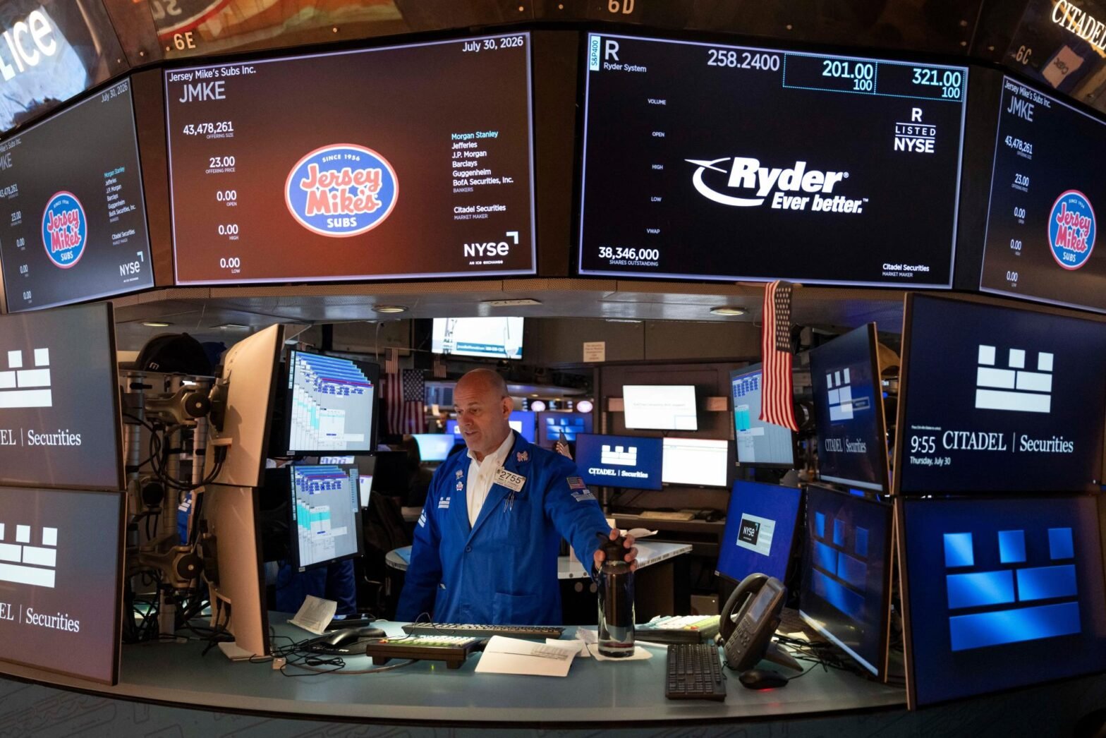 us-stocks-swing-as-wall-street’s-wild-july-keeps-swerving-and-inflation-worries-keep-squeezing