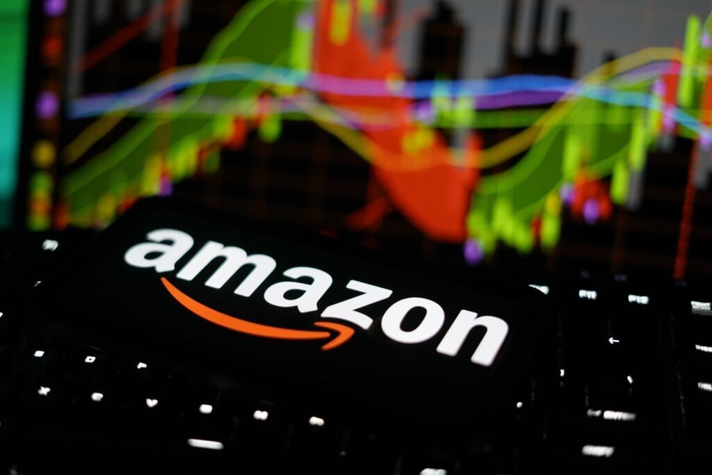 amazon-jumps-15%,-apple-wipes-out-$475-billion