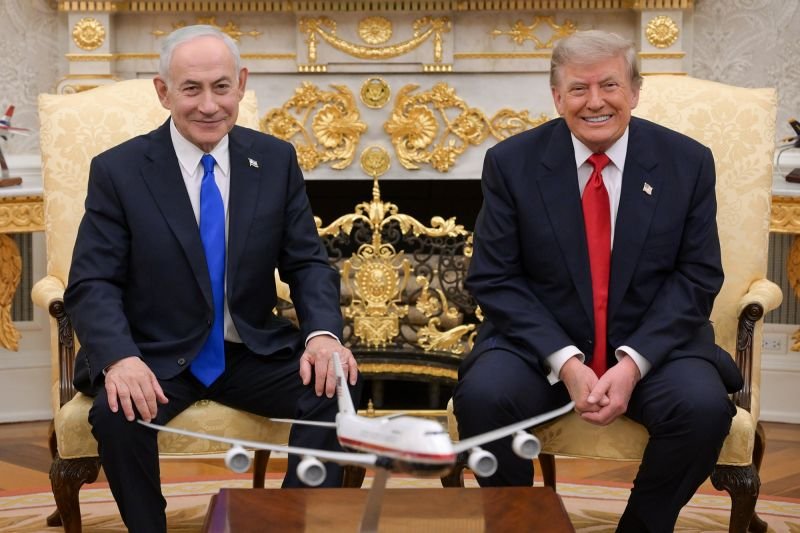 US President Donald Trump, right, meets Israeli Prime Minister Benjamin Netanyahu at White House on Tuesday.