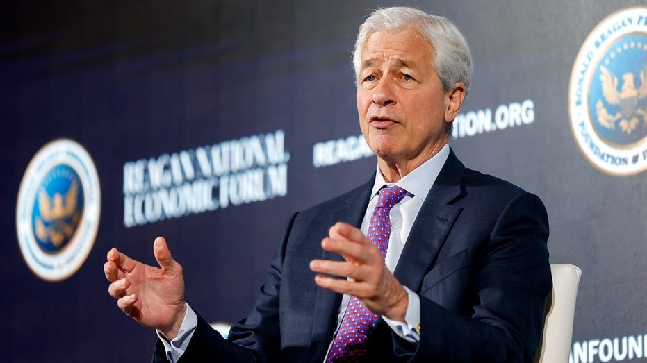 Jamie Dimon speaks on stage
