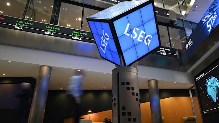 surging-uk-stocks-prompt-flurry-of-trades-on-investment-platforms