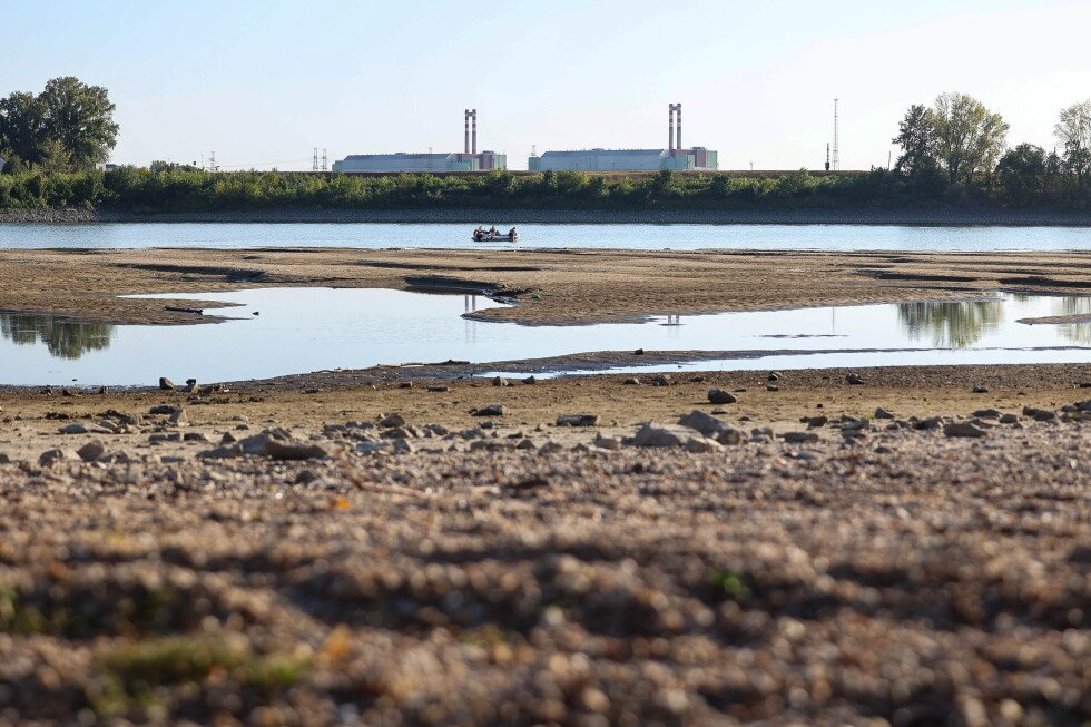 hungarian-nuclear-power-plant-to-shut-down-due-to-record-low-danube-levels