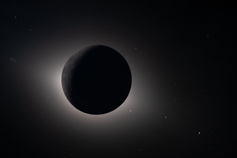 get-ready-for-a-solar-eclipse,-meteor-shower-and-planet-parade-in-europe