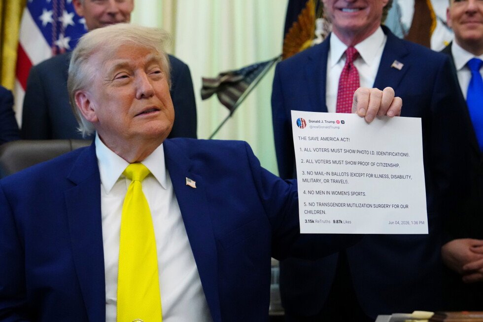 trump-stands-to-profit-by-selling-fast-access-to-his-social-media-posts
