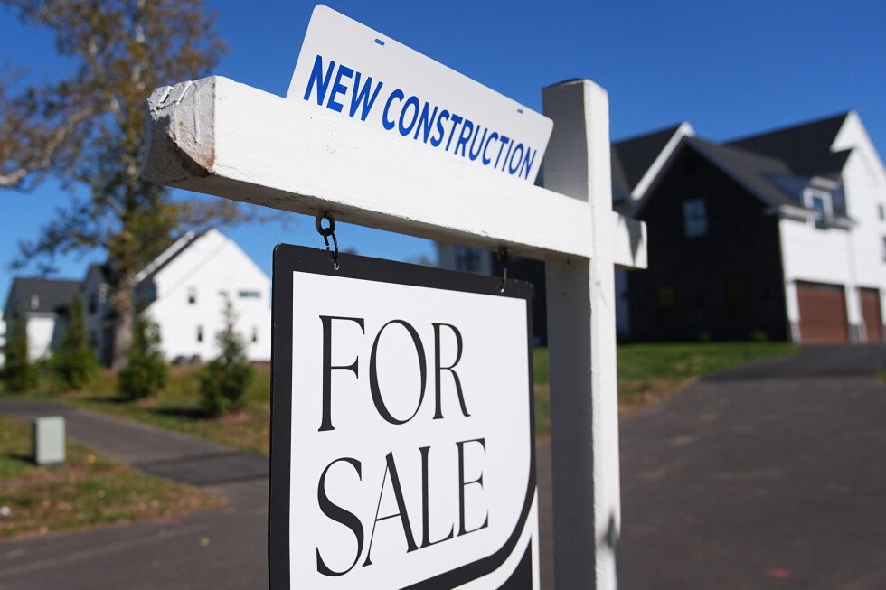 america-in-focus:-us-economy-expands-at-sluggish-pace,-mortgage-rate-hit-the-highest-level-in-a-year