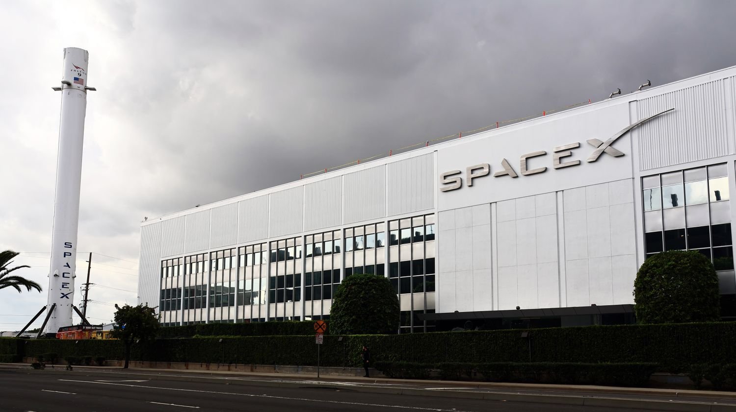 what-to-expect-in-markets-this-week:-spacex’s-first-earnings-report;-earnings-from-chip-and-memory-giants