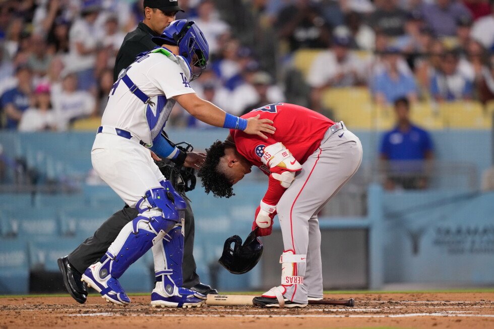 red-sox’s-willson-contreras-undergoes-concussion-testing-and-is-not-starting-against-dodgers