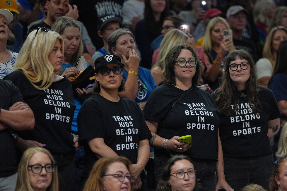 rallies-surround-fever-lynx-game-after-sophie-cunningham’s-stance-on-transgender-athletes