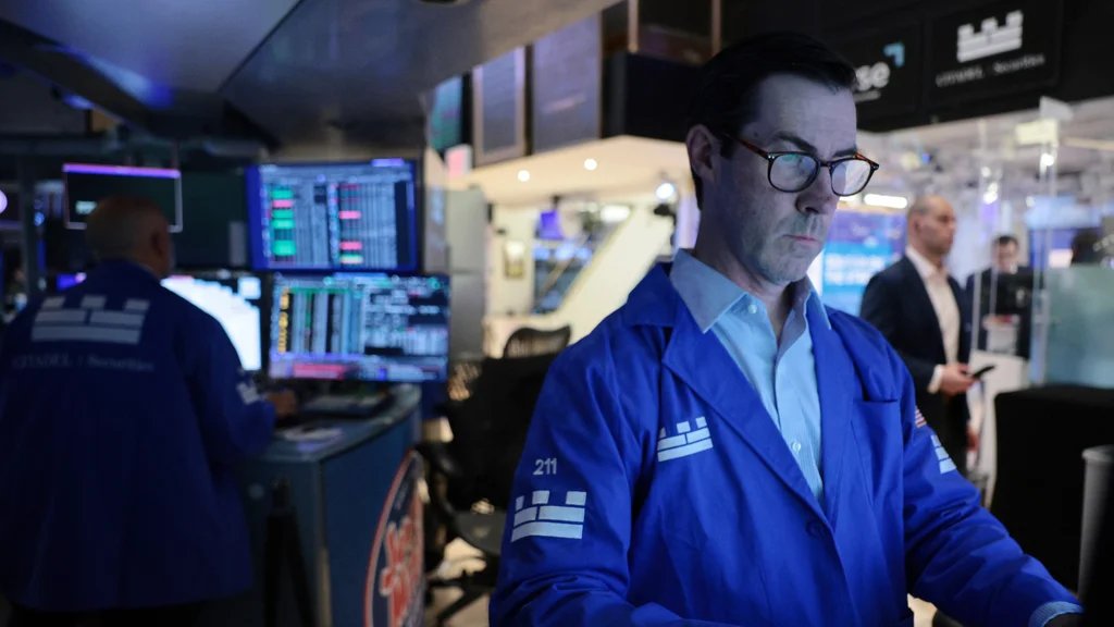 the-stock-market-just-entered-its-weakest-stretch-of-the-year.-history-says-investors-usually-make-1-big-mistake