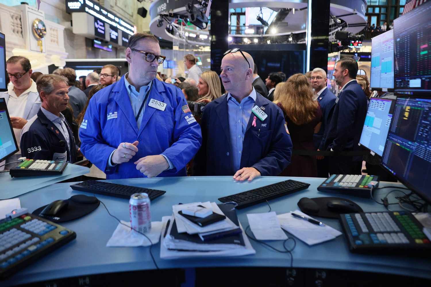 stock-market-today:-futures-point-higher-after-dow-closes-at-record;-palantir-shares-soar