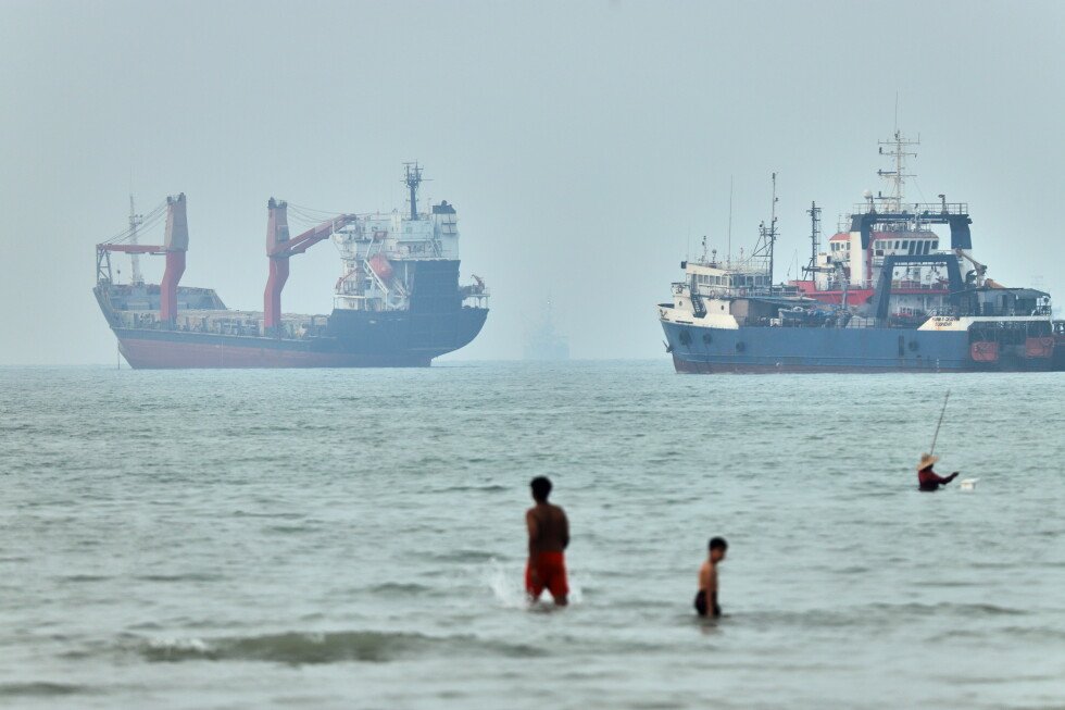 cargo-ship-reports-being-struck-in-the-strait-of-hormuz