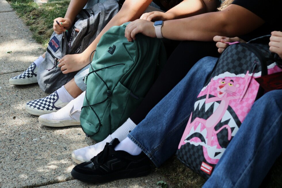 school-backpacks:-how-to-know-whether-they’re-too-heavy-for-kids