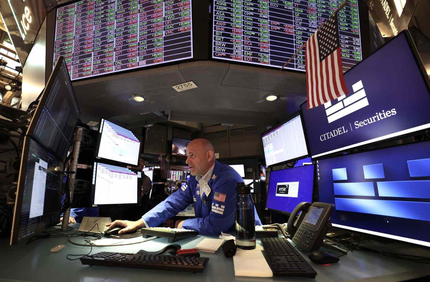 oil-prices-and-energy-stocks-sink-on-expectations-of-a-deal-to-open-the-strait-of-hormuz