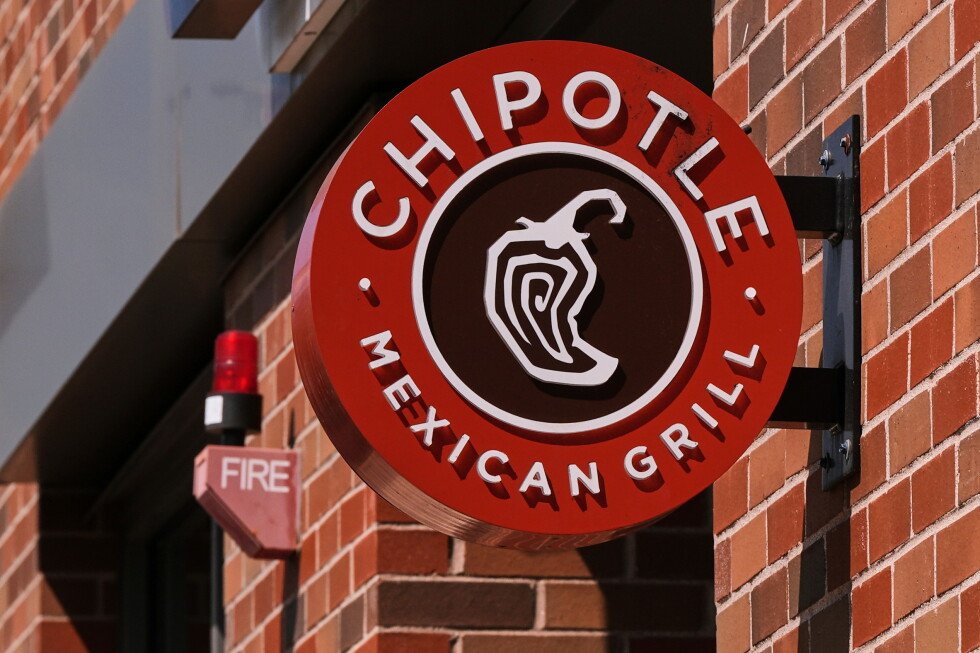 chipotle-removes-jalapenos-from-some-restaurants-amid-salmonella-investigation