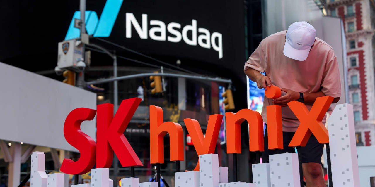 sk-hynix-stock-gets-a-flurry-of-buy-ratings-why-analysts-love-the-memory-chip-maker.