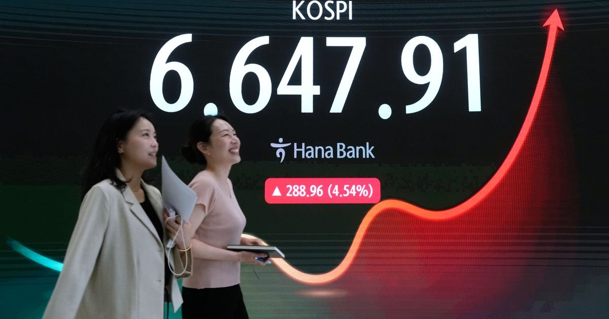 oil-prices-ease-and-asian-shares-gain-on-hopes-for-mideast-deal,-as-companies-report-strong-profits