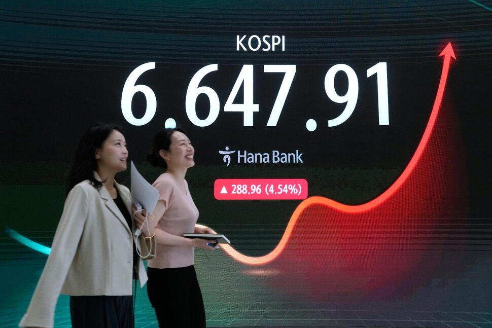 oil-prices-ease-and-asian-shares-gain-on-hopes-for-mideast-deal,-as-companies-report-strong-profits