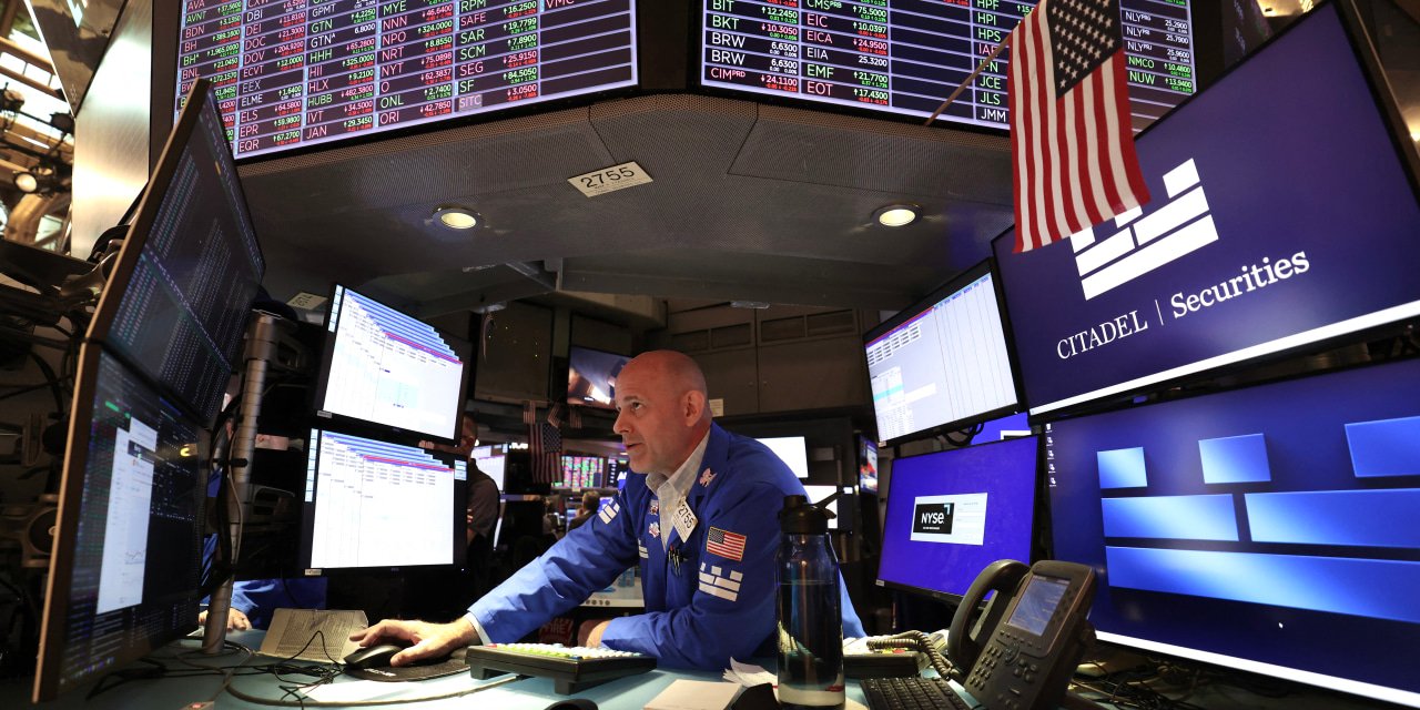 us.-futures-higher,-oil-holds-around-$80-on-hopes-for-imminent-hormuz-reopening