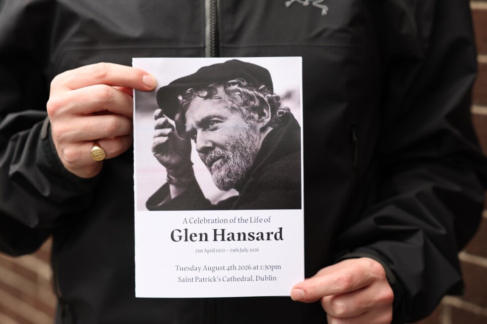 bono,-eddie-vedder-join-hundreds-of-mourners-at-the-funeral-of-musician-glen-hansard