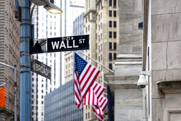 stock-index-futures-edge-higher-as-wall-street-looks-to-extend-rally