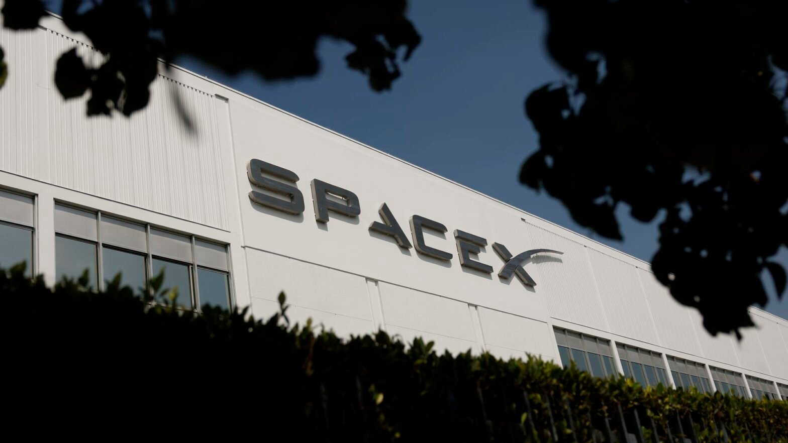 spacex’s-spending-surge,-the-s&p-500’s-new-record,-chipotle’s-salmonella-scare-and-more-in-morning-squawk