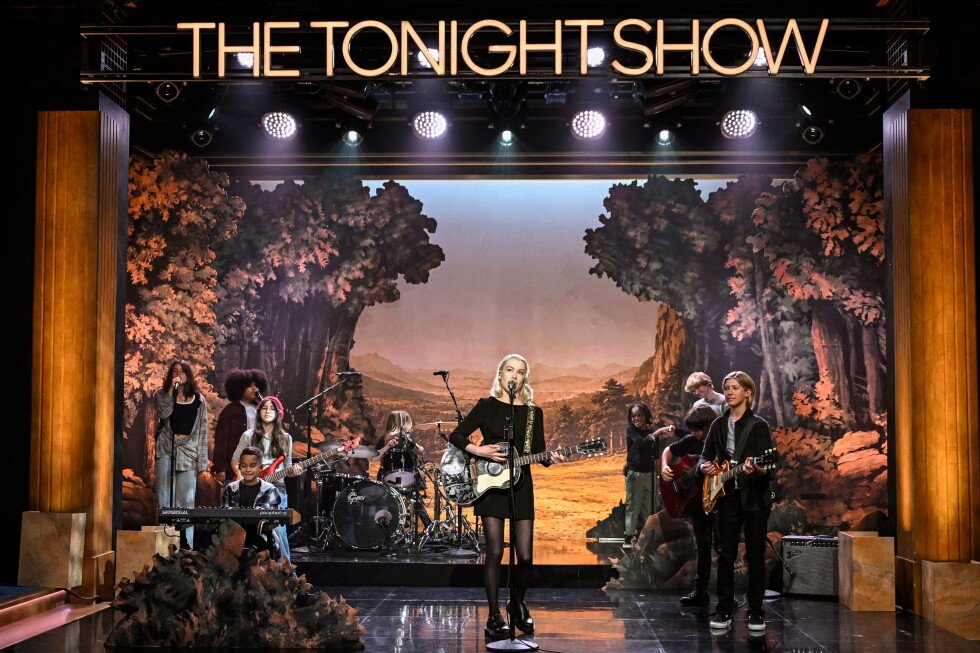 music-wanes-on-late-night-tv-but-new-media-may-offer-new-opportunities
