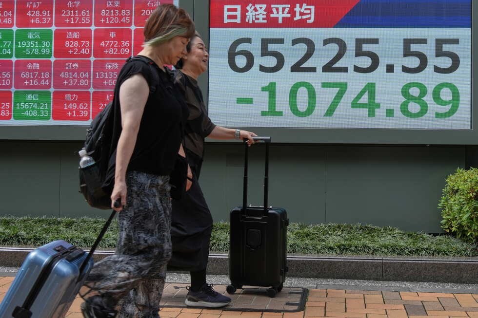 asian-shares-slip-with-kospi-down-4%-after-tech-retreat-on-wall-street