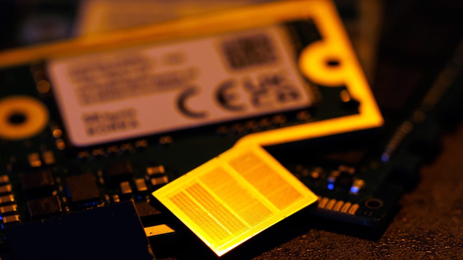 asian-tech-stocks-drop-with-sk-hynix-plunging-10%-after-wall-street-ai-names-fall