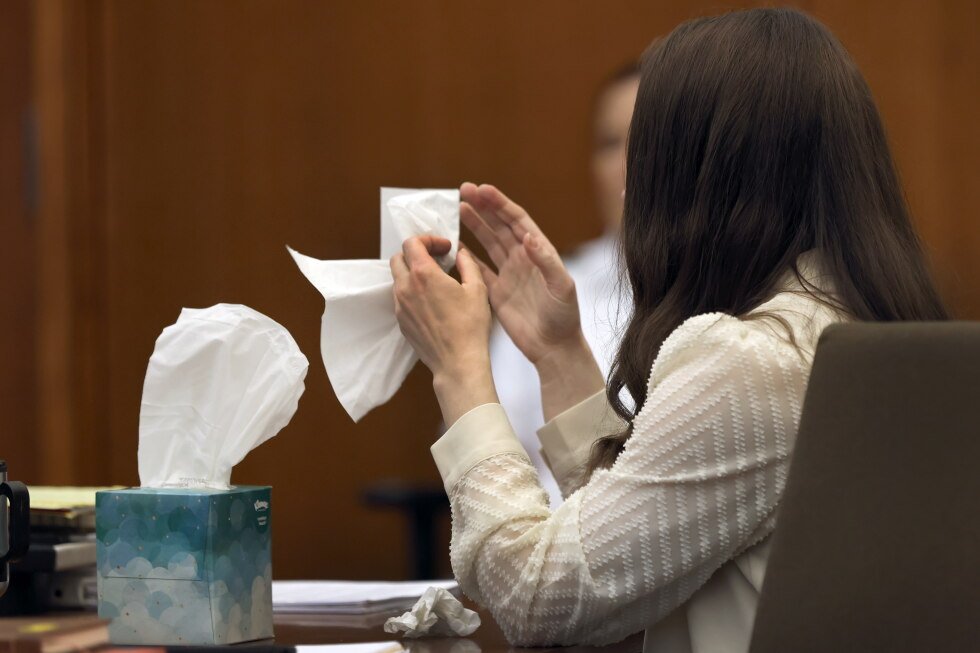 lindsay-clancy,-the-mom-who-killed-her-3-kids,-sobs-as-autopsy-photos-shown