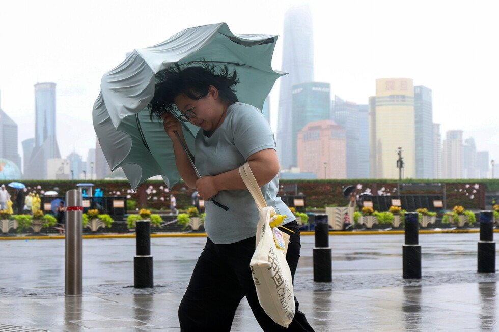 shanghai’s-airports-cancel-more-than-1,300-flights-as-china-prepares-for-typhoon-dolphin