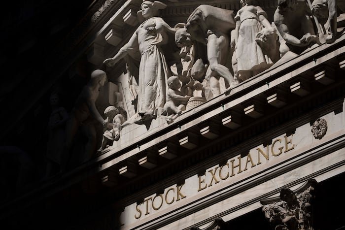 us-stocks-drift-near-their-records-as-oil-prices-rise