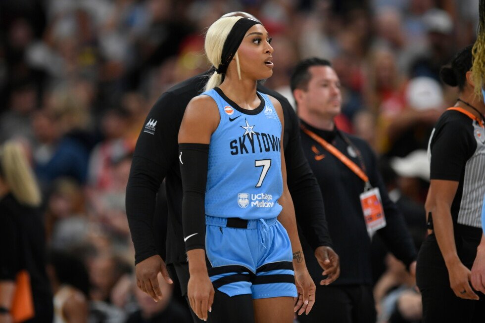 sky’s-carrington-says-she-never-claimed-that-the-flagrant-2-foul-on-her-was-white-privilege