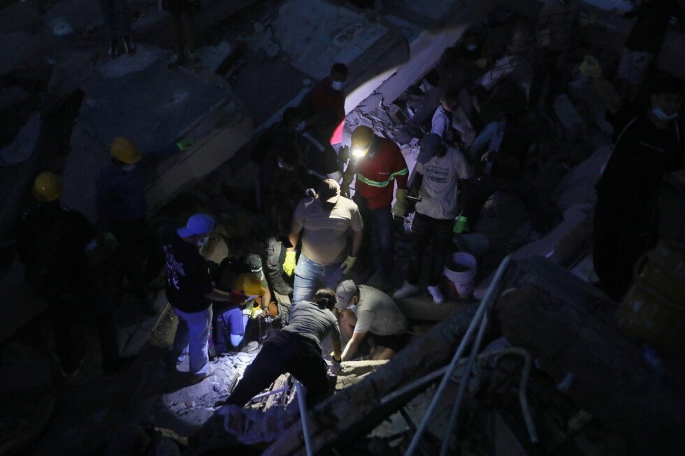 colombia-busca-a-desaparecidos-tras-un-fuerte-terremoto-que-mato-a-mas-de-100-personas