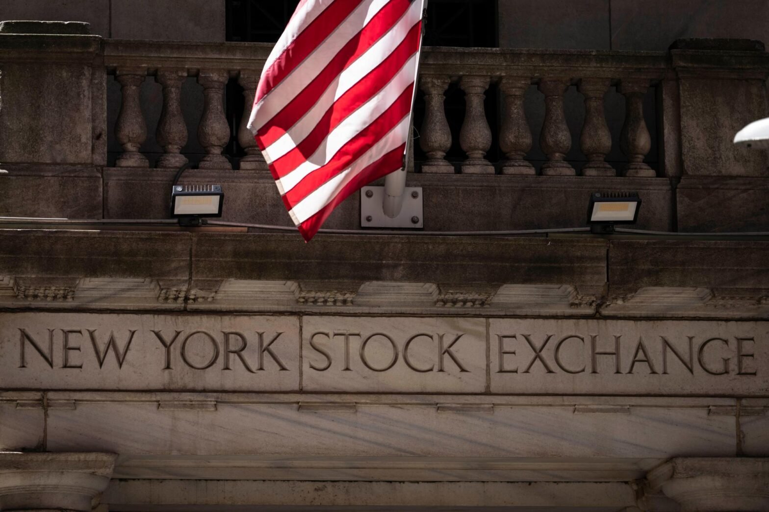 oil-prices-settle,-wall-street-inches-higher-ahead-of-new-inflation-numbers-due-this-week