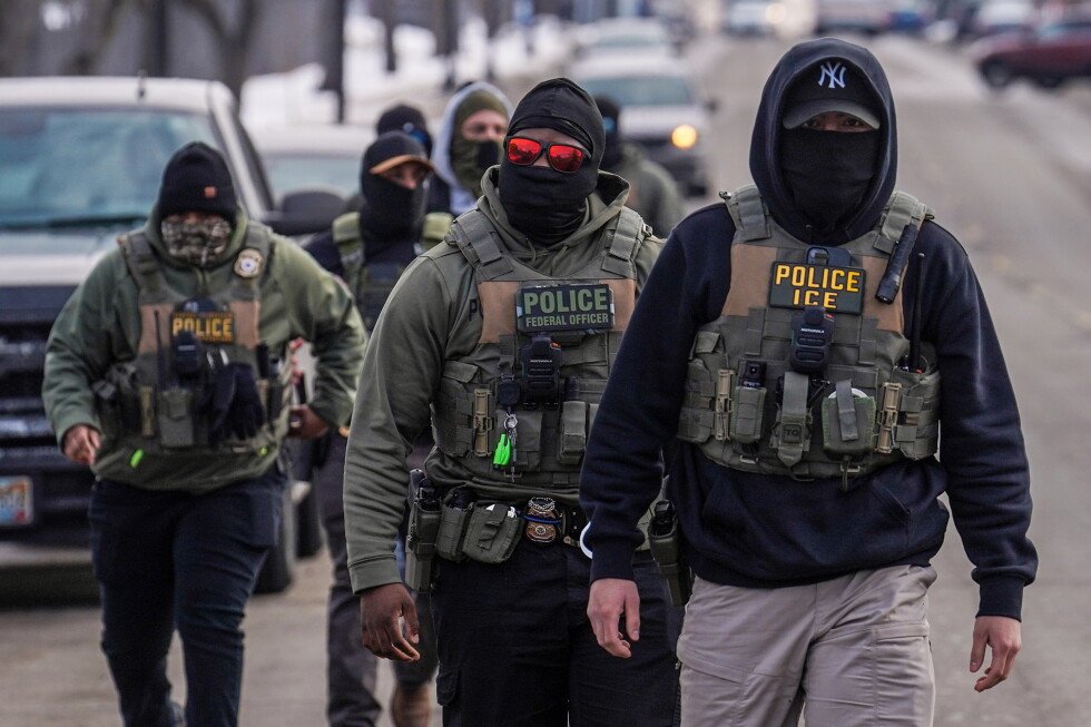 ice-plans-to-give-officers-gloves-that-can-deliver-electric-shocks